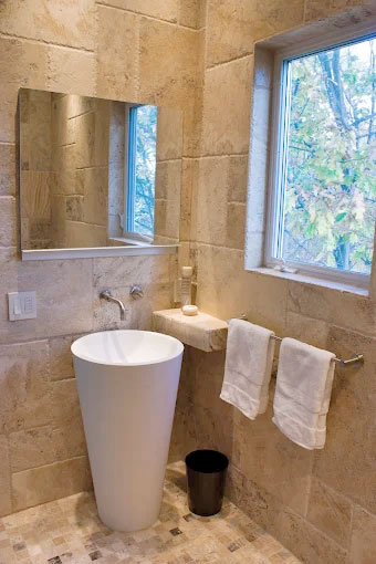 Bathroom installation with freestanding tub